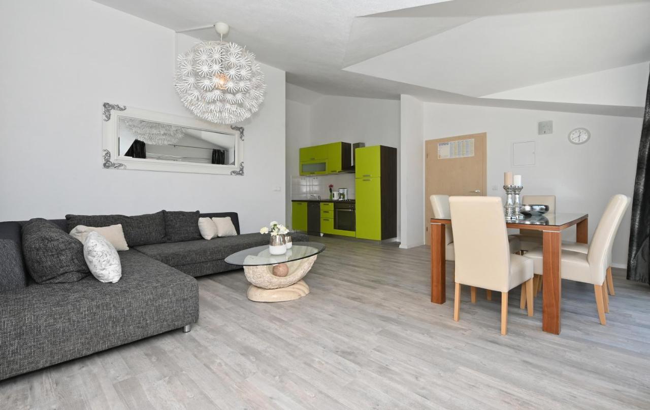 Apartments Villa Filip Trogir Eksteriør billede
